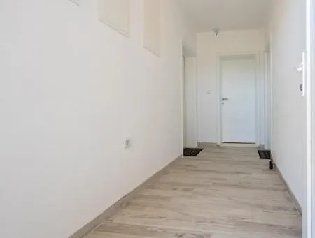 Nikola Apartamento