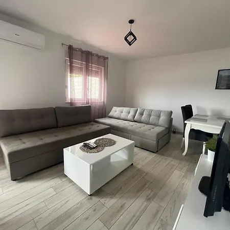 Nikola Apartamento
